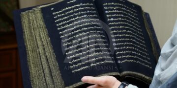 Ипак матосидан тайёрланган Қуръони карим