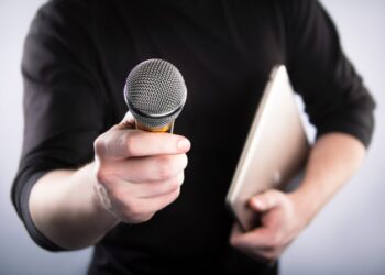 Киши гапирган сўзининг маҳкуми, гапирмаган сўзнинг ҳокимидир!