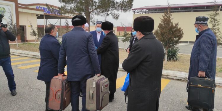 Тожикистон ва Афғонистоннинг таниқли уламолари халқаро анжуманда қатнашиш учун юртимизга келди
