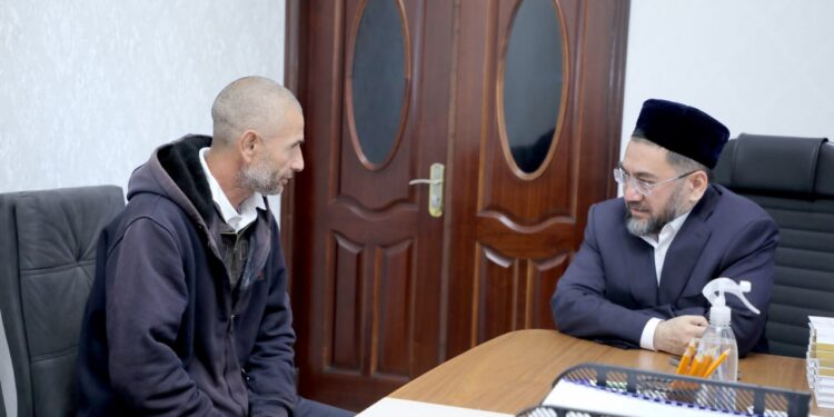 МУФТИЙ ҲАЗРАТ ФУҚАРОЛАРНИ ҚАБУЛ ҚИЛИБ, МУРОЖААТЛАРИНИ ТИНГЛАДИЛАР