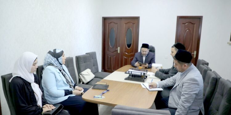 МУФТИЙ ҲАЗРАТ ФУҚАРОЛАРНИ ҚАБУЛ ҚИЛИБ, МУРОЖААТЛАРИНИ ТИНГЛАДИЛАР