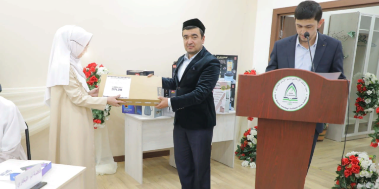 Энг яхши китобхон талабалар тақдирланди