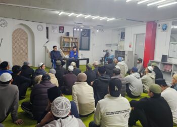 Ватандошлар уламолар суҳбатидан баҳраманд бўлишмоқда