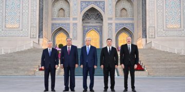 Марказий Осиё мамлакатлари ва Озарбайжон етакчилари Ислом цивилизацияси марказига ташриф буюрдилар
