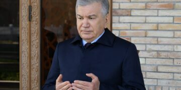 Президентимиз Оқдарё туманидаги Даҳбед шаҳарчасида жойлашган Маҳдуми Аъзам мажмуасида амалга оширилаётган реконструкция ишлари билан танишди.