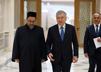 Президент Шавкат Мирзиёев ташрифни Имом Бухорий мақбараси зиёратидан бошлади