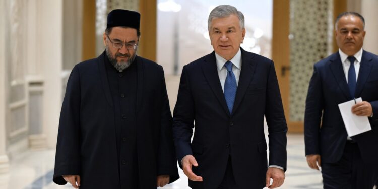 Президент Шавкат Мирзиёев ташрифни Имом Бухорий мақбараси зиёратидан бошлади